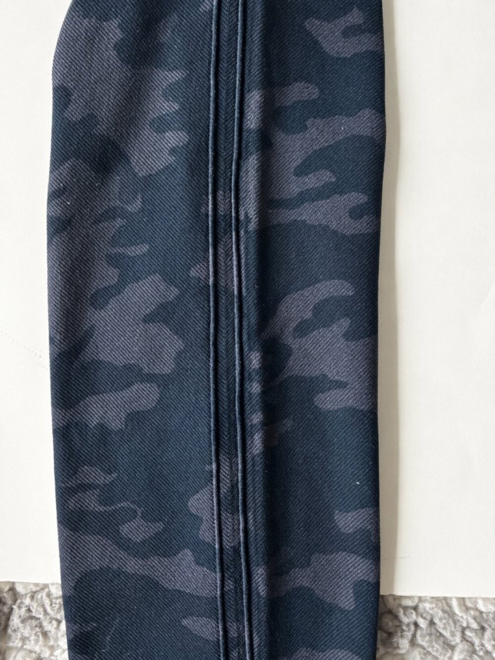 SPANX Look At Me Now Seamless High Rise Shaping Leggings Blue Camo Medium - Picture 3 of 6